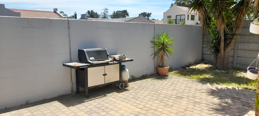 To Let 3 Bedroom Property for Rent in Edgemead Western Cape